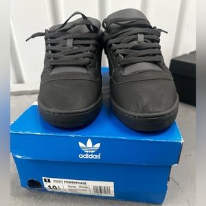 Adidas Yeezy calabasas